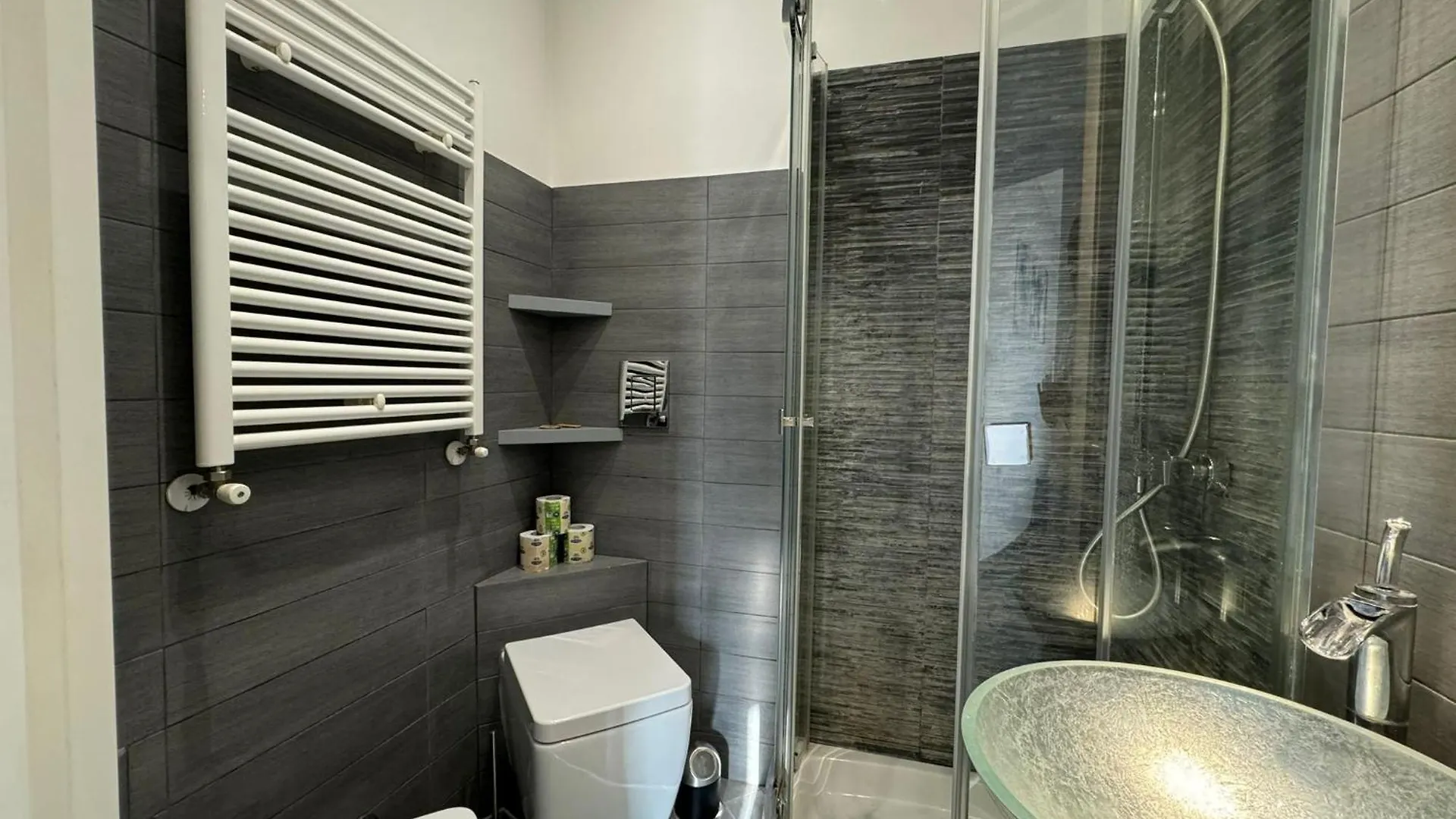 Modern Nest In Rome Quadraro - G&G Apartment 0*,  Ιταλία